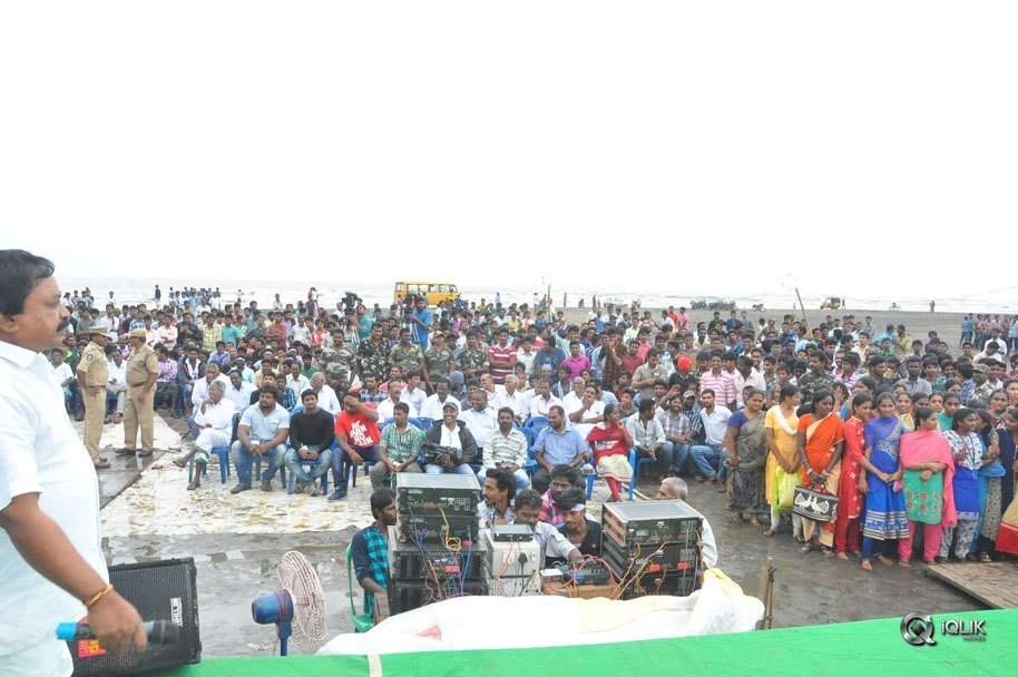 Jaya-Janaki-Nayaka-Movie-Vijayotsava-Veduka-At-Hamsala-Deevi